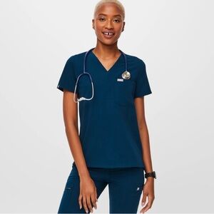 NWT Figs Catarina One-Pocket Scrub Top in Deep Reef (Color sold out) Size M